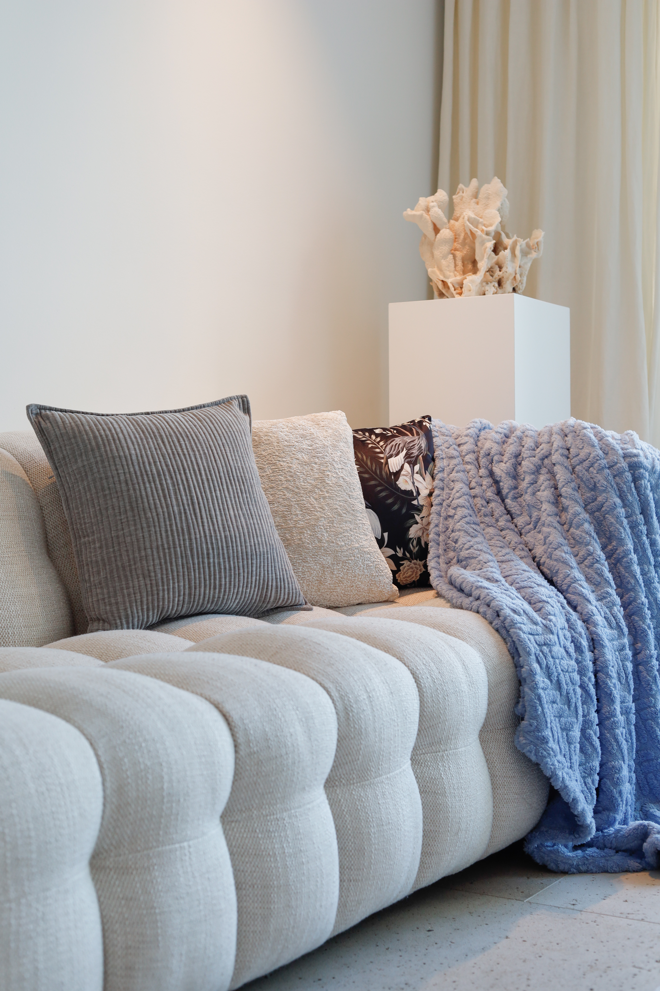 Coussin (rempli) JULIETTE - 45x45 cm, gris clair