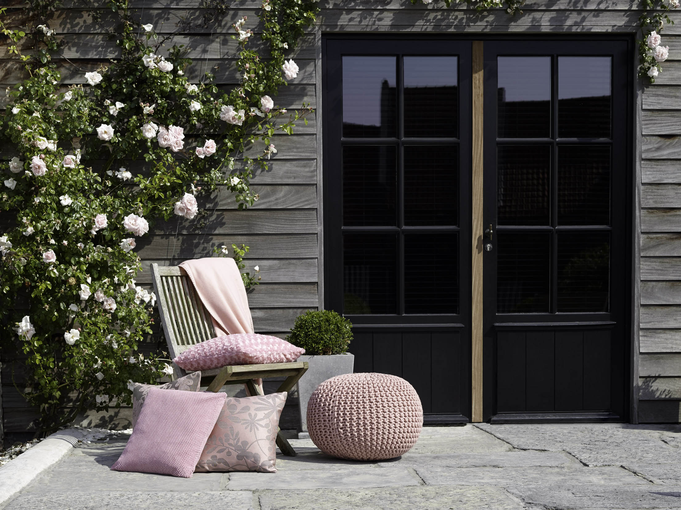 Knitted Pouf soft pink