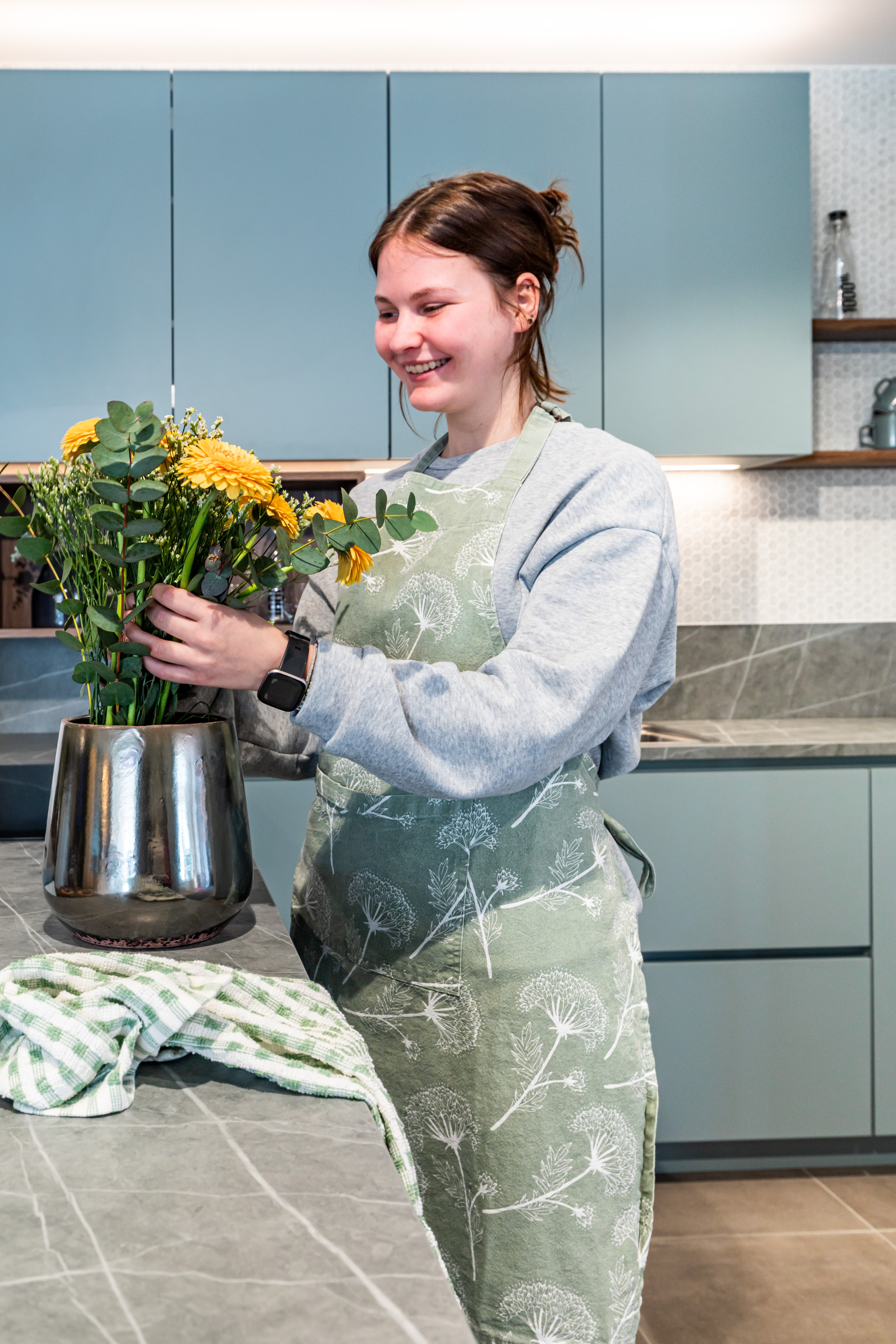 Apron MYRNA, floral printed,  74x85cm, green