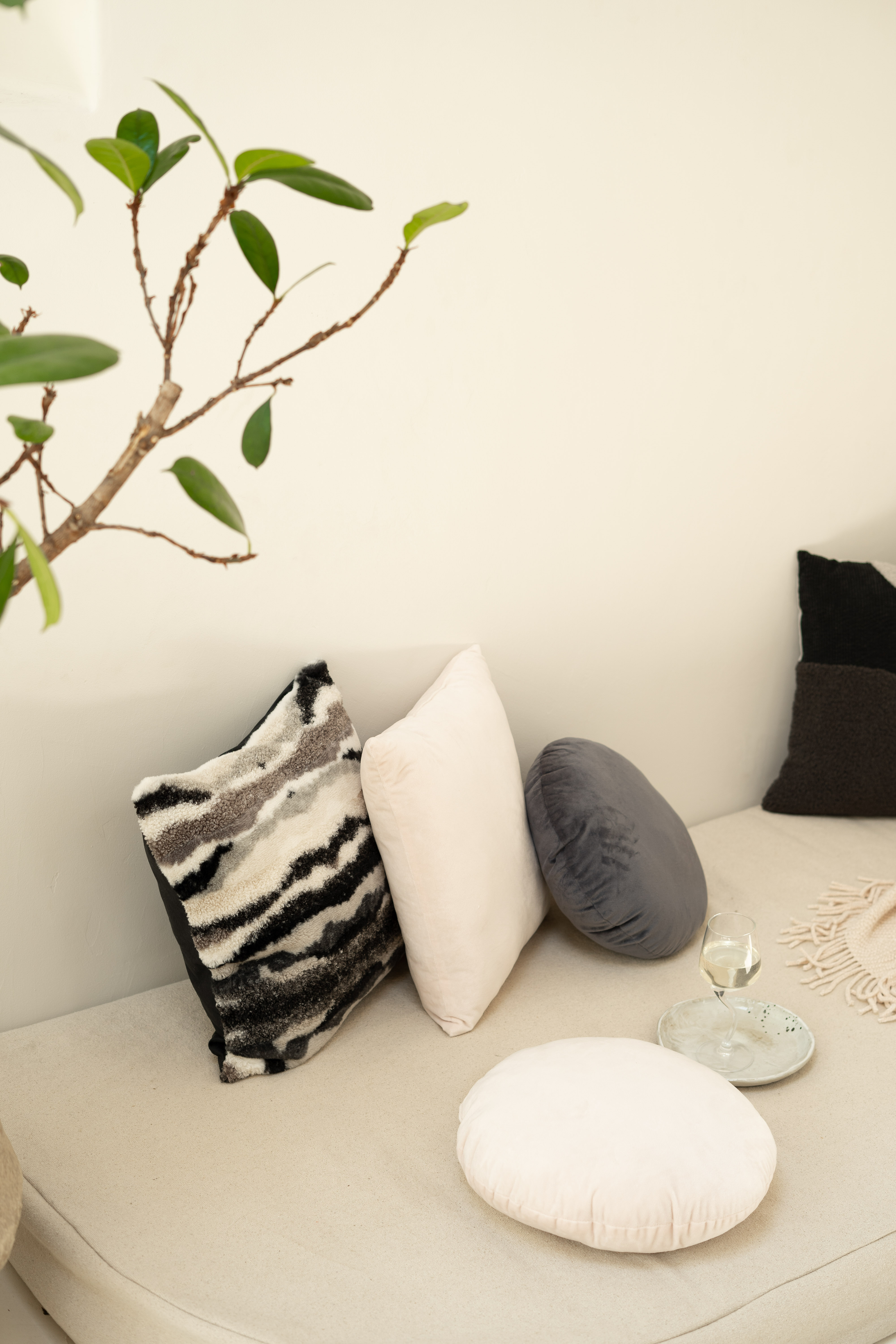 Cushion (filled) CALACATTA 45x45, black & grey