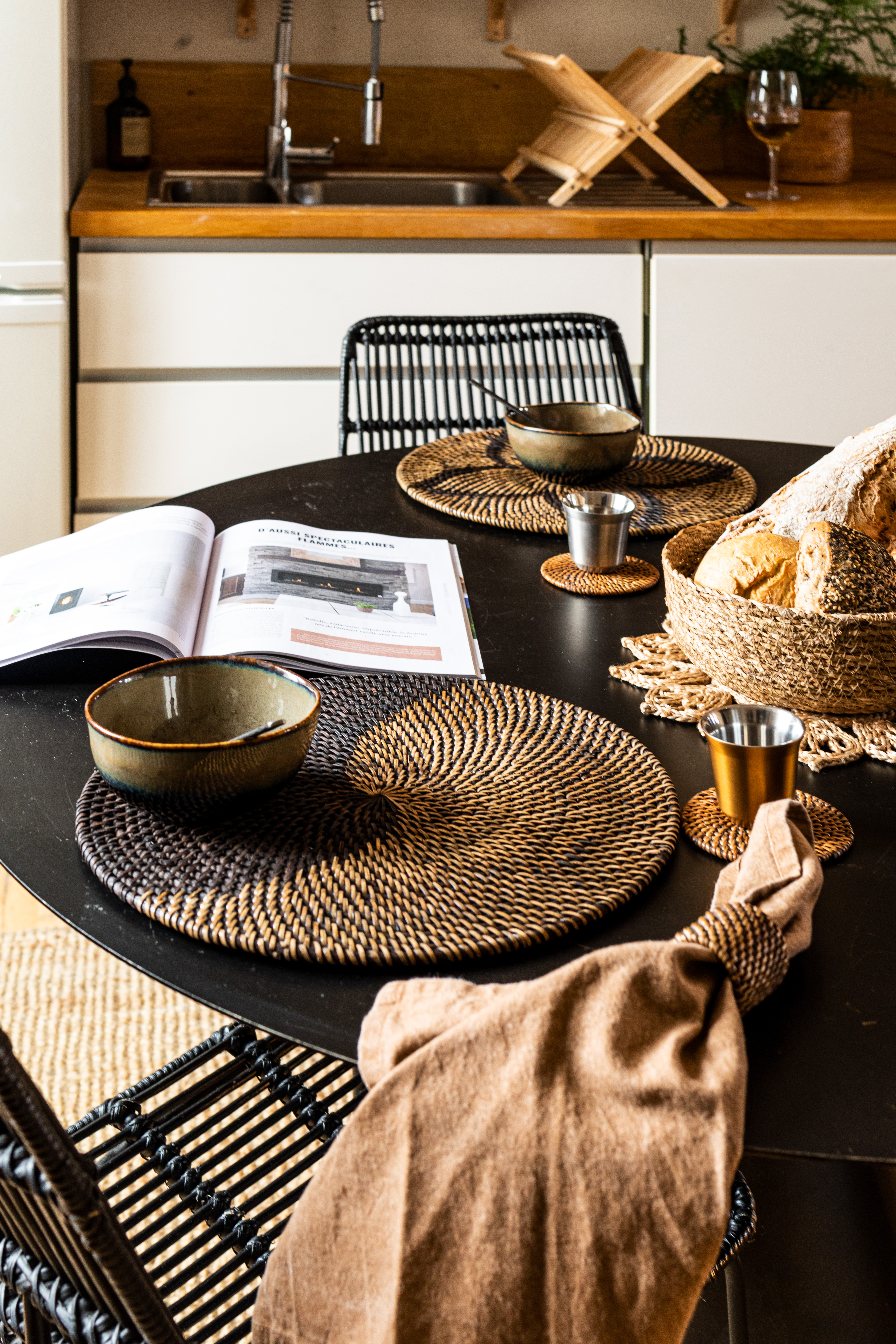 Placemat rattan, round, dia 36 cm,dark brown - YIN YANG