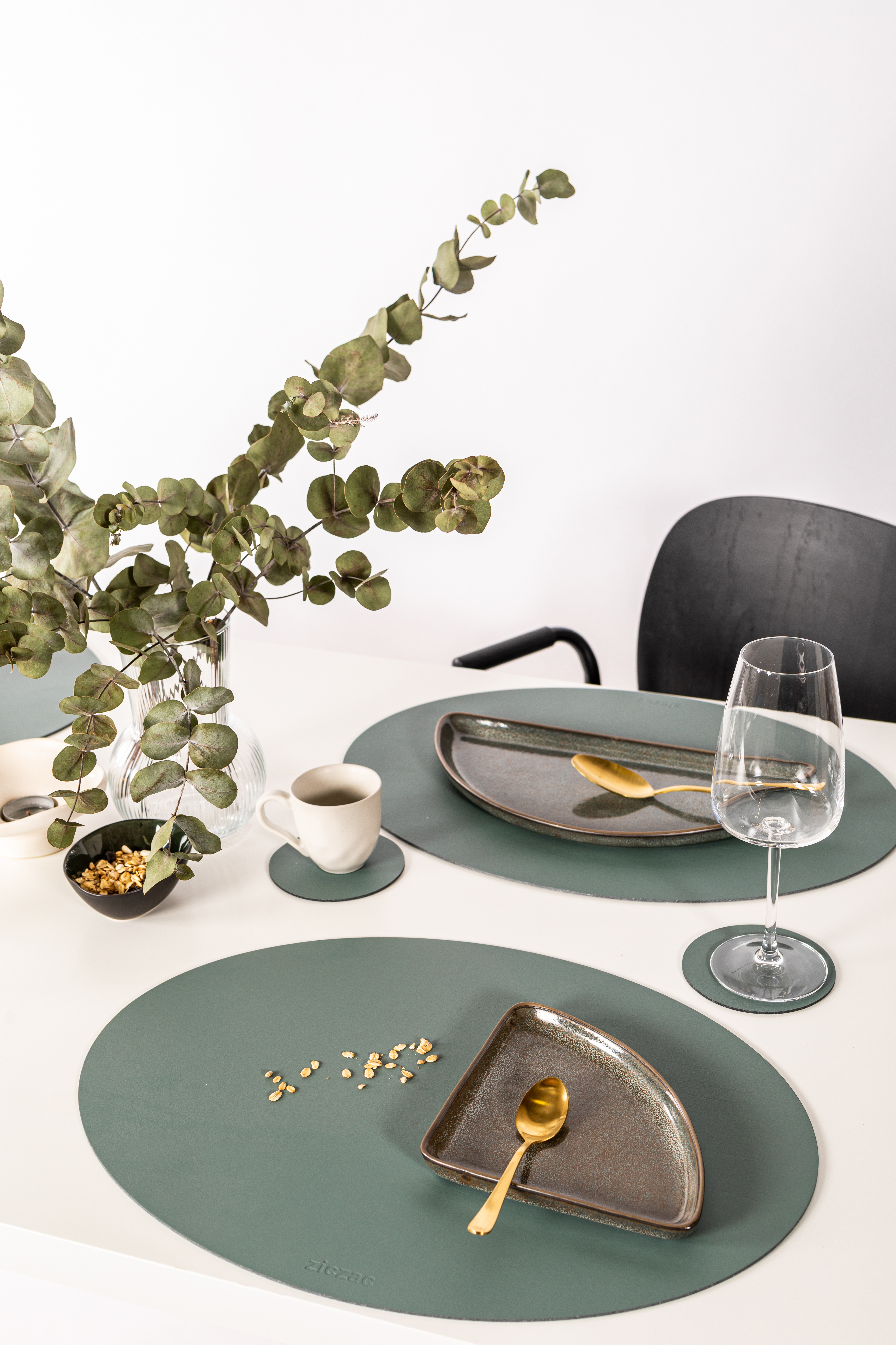 Titan placemat oval, 33x45cm, stone green double sided