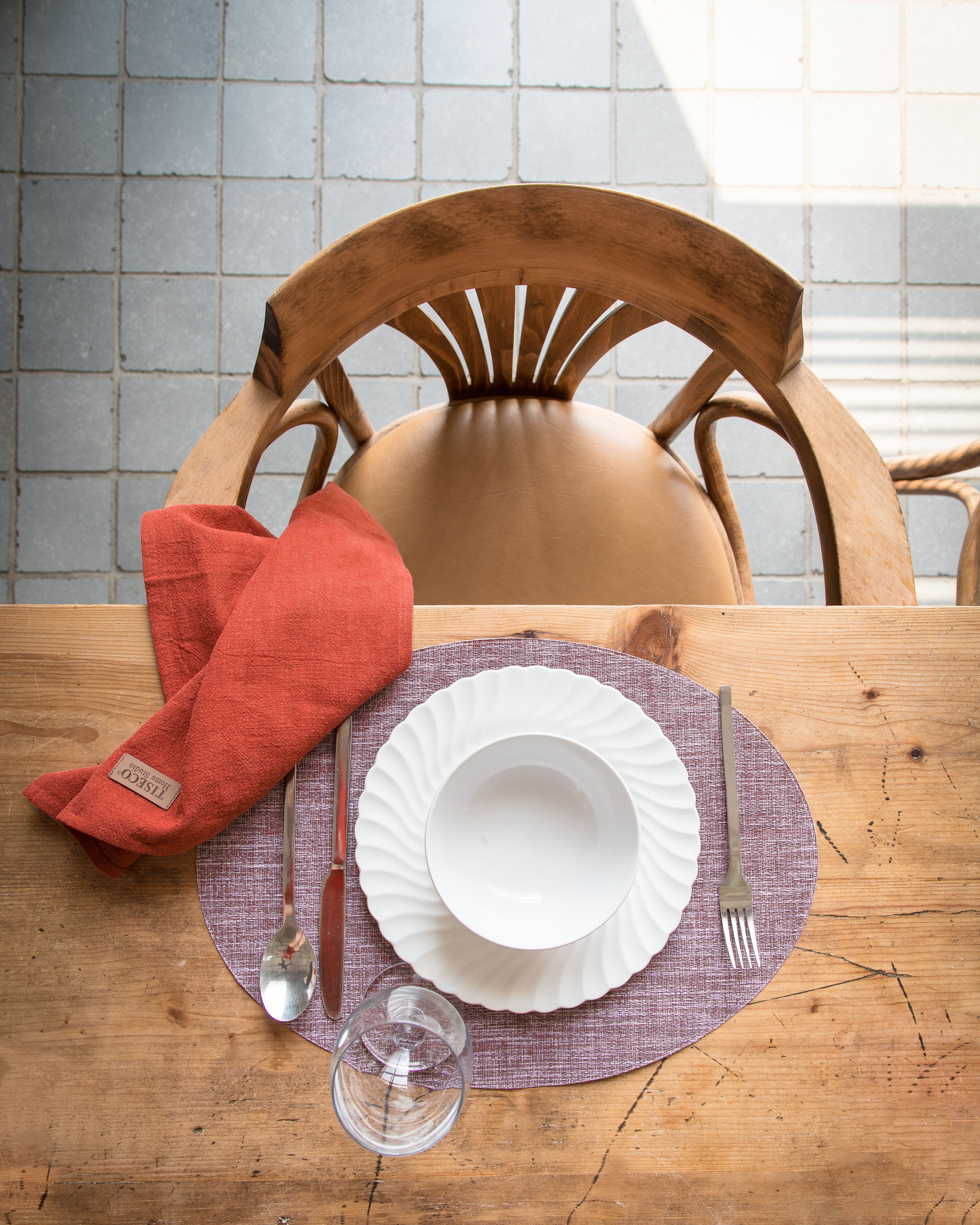 Placemat embossed oval, 33x46cm, mauve