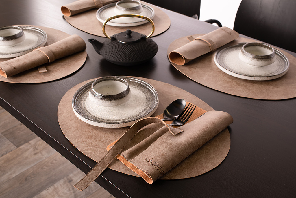 Placemat TRUMAN oval, 33x45 cm, double layer, black