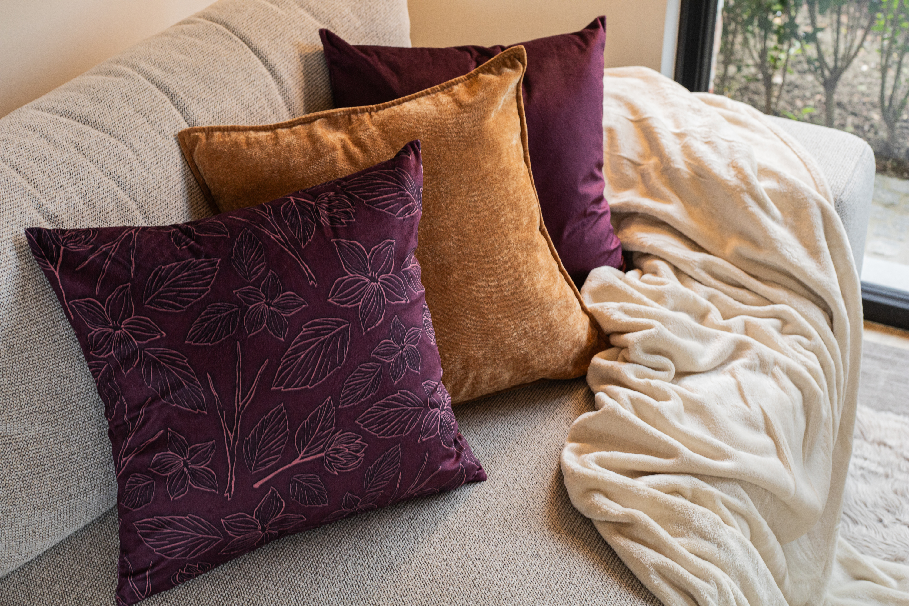 Cushion (filled) JULIEN - 45x45 cm, amber gold