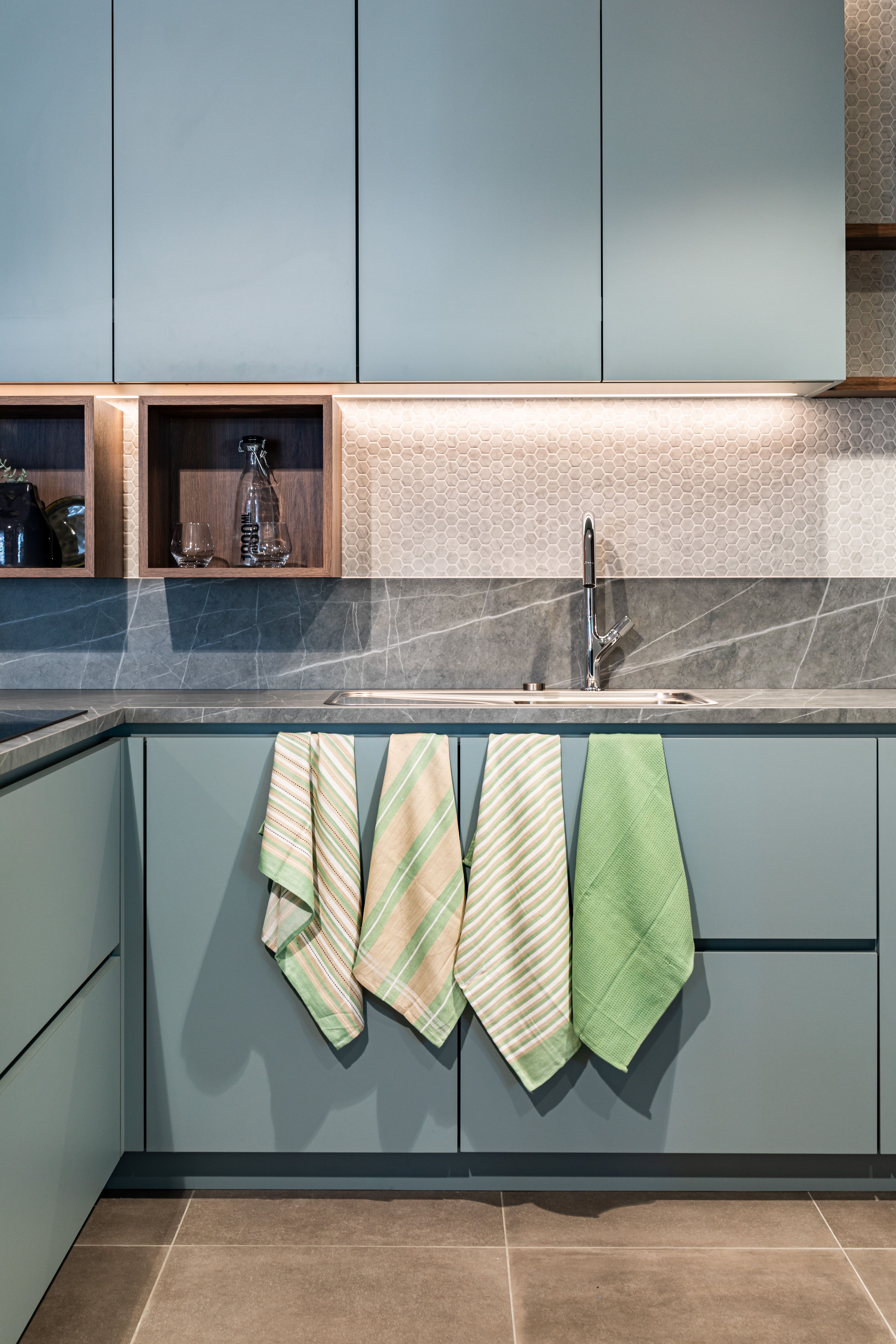 Kitchen towel MULTILINES 50x70cm - set/4 - smoke green