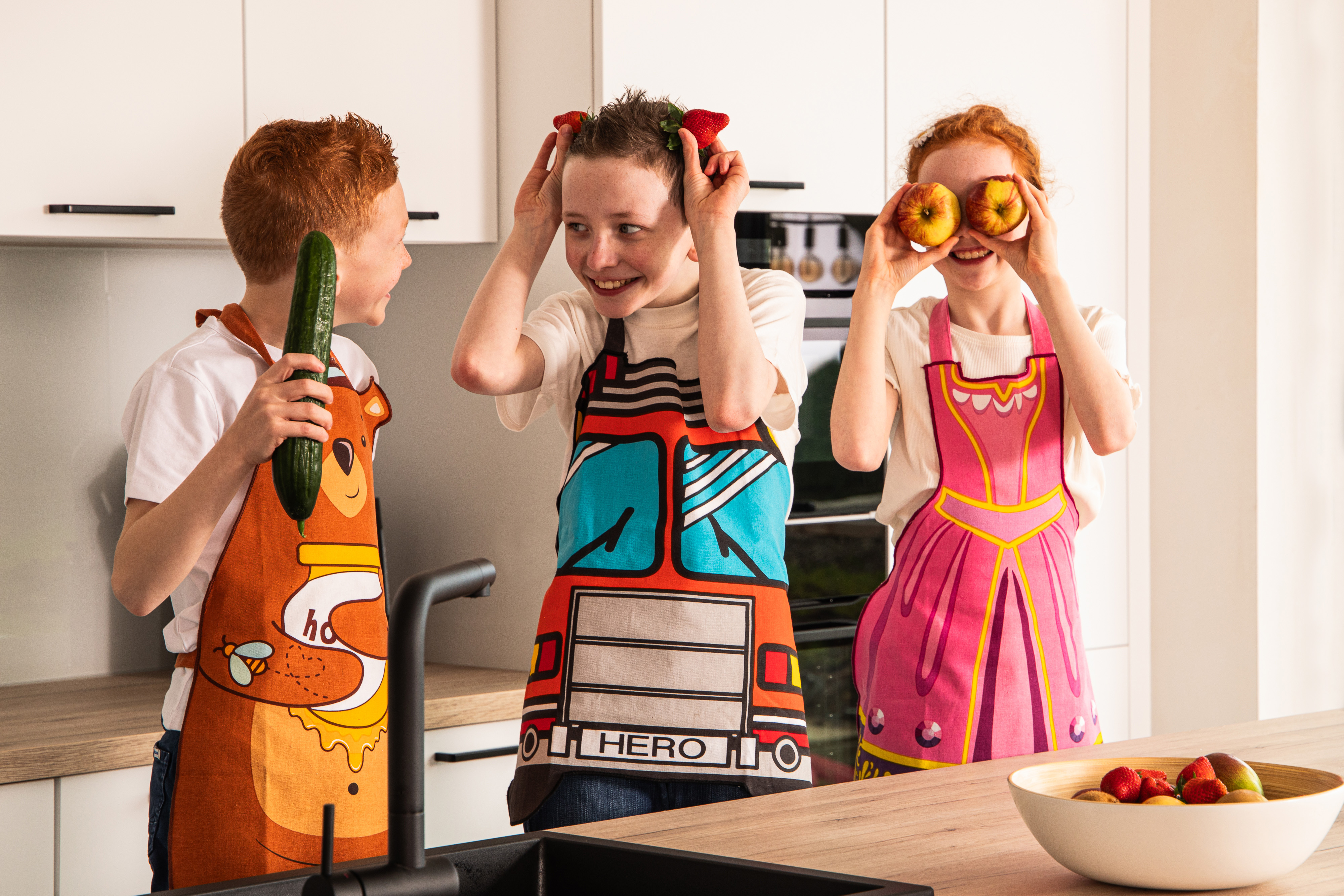 Kids apron HERO 60x55cm