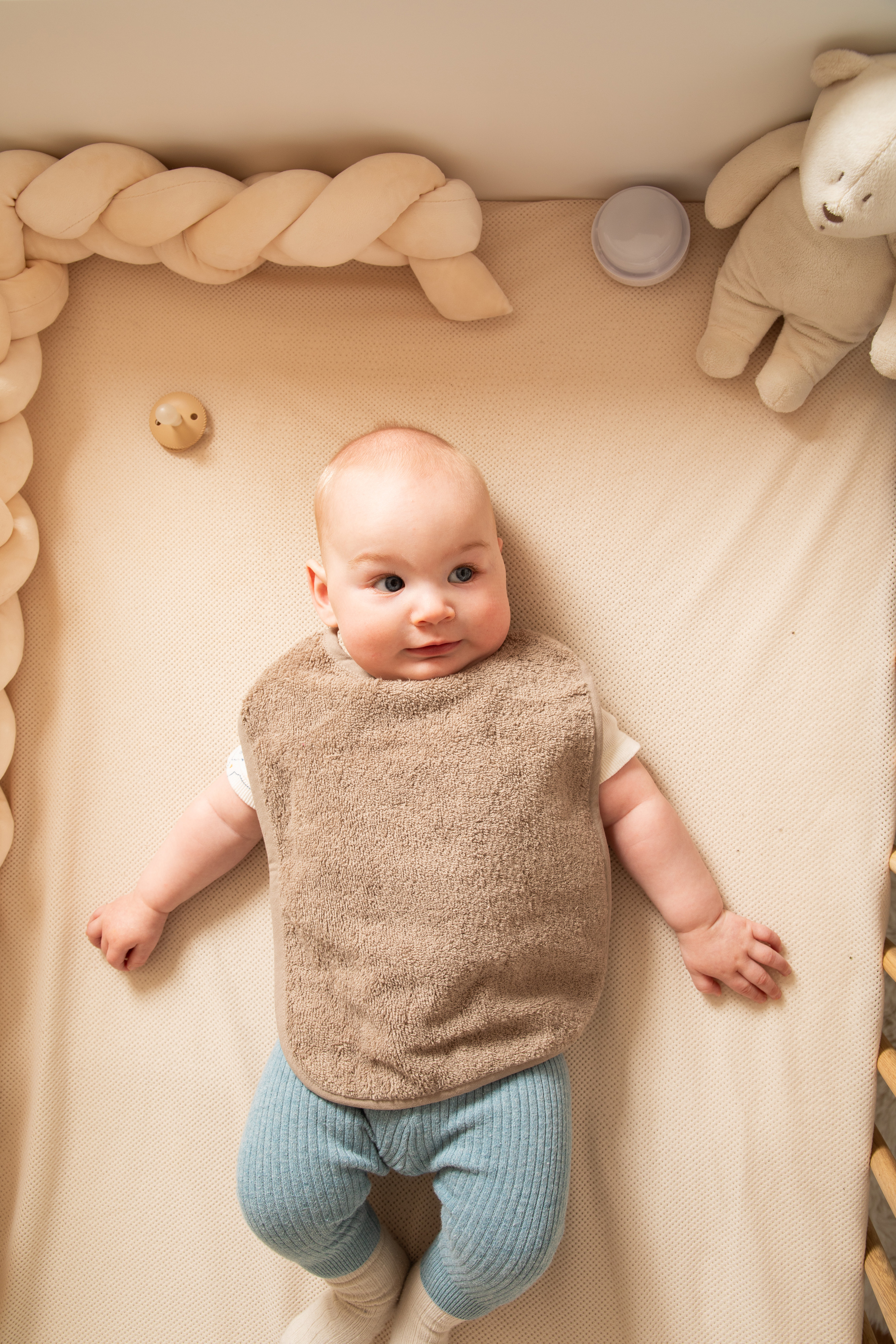 Bavoir de bébé avec des rubans, 28x37 cm, taupe