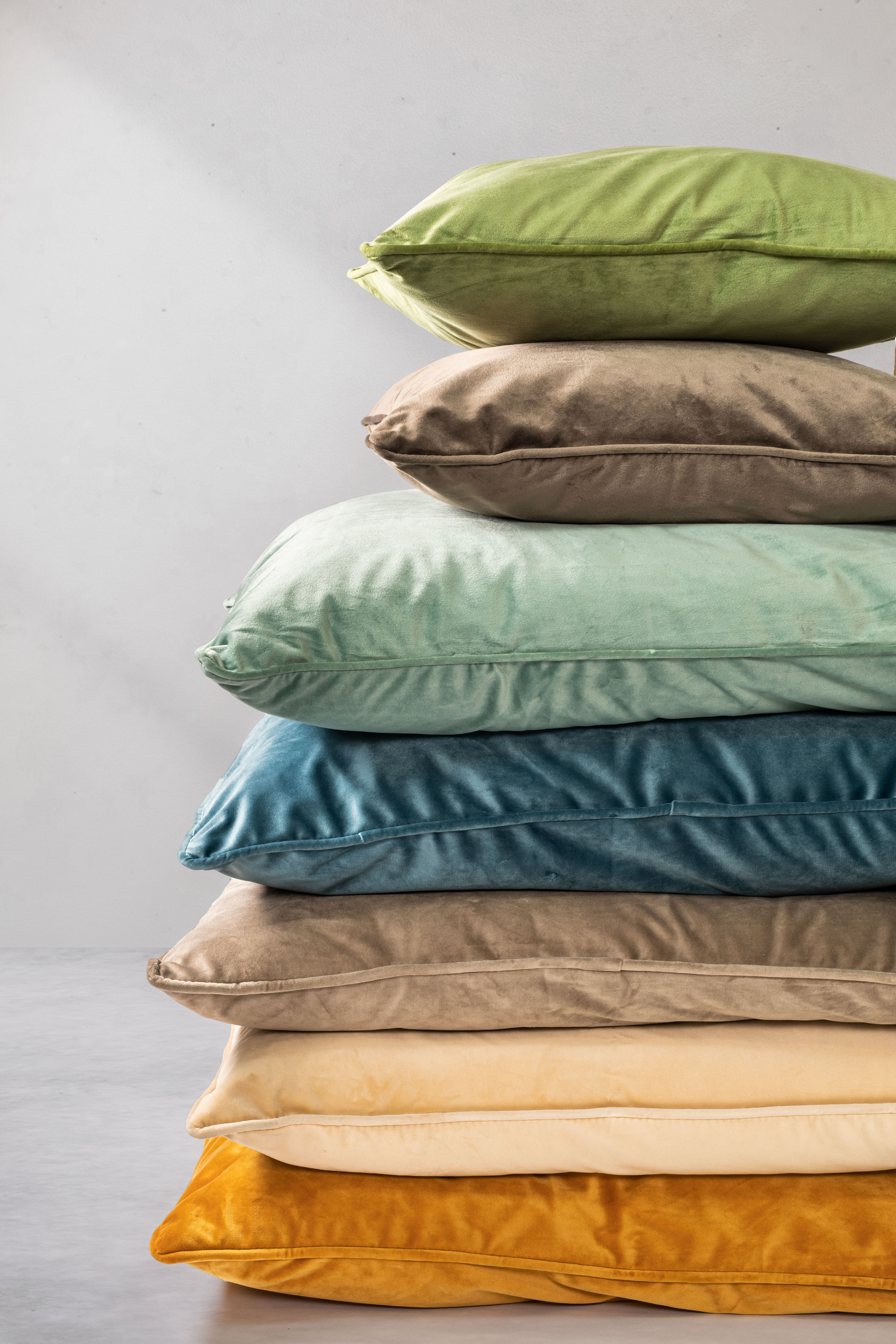 Cushion (filled) VELVET - 45x45 cm, prune