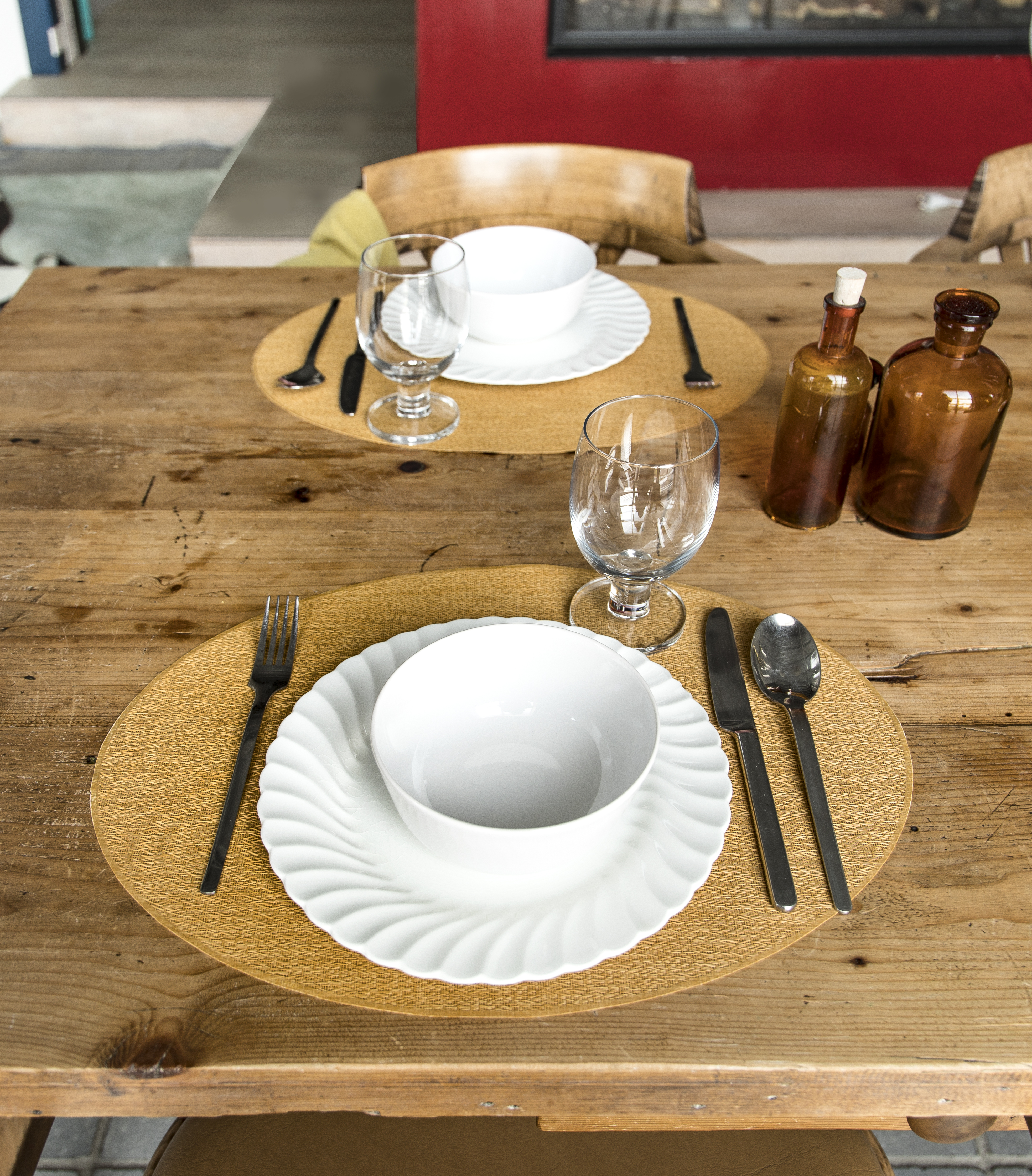 Placemat embossed oval, 33x46cm, camel