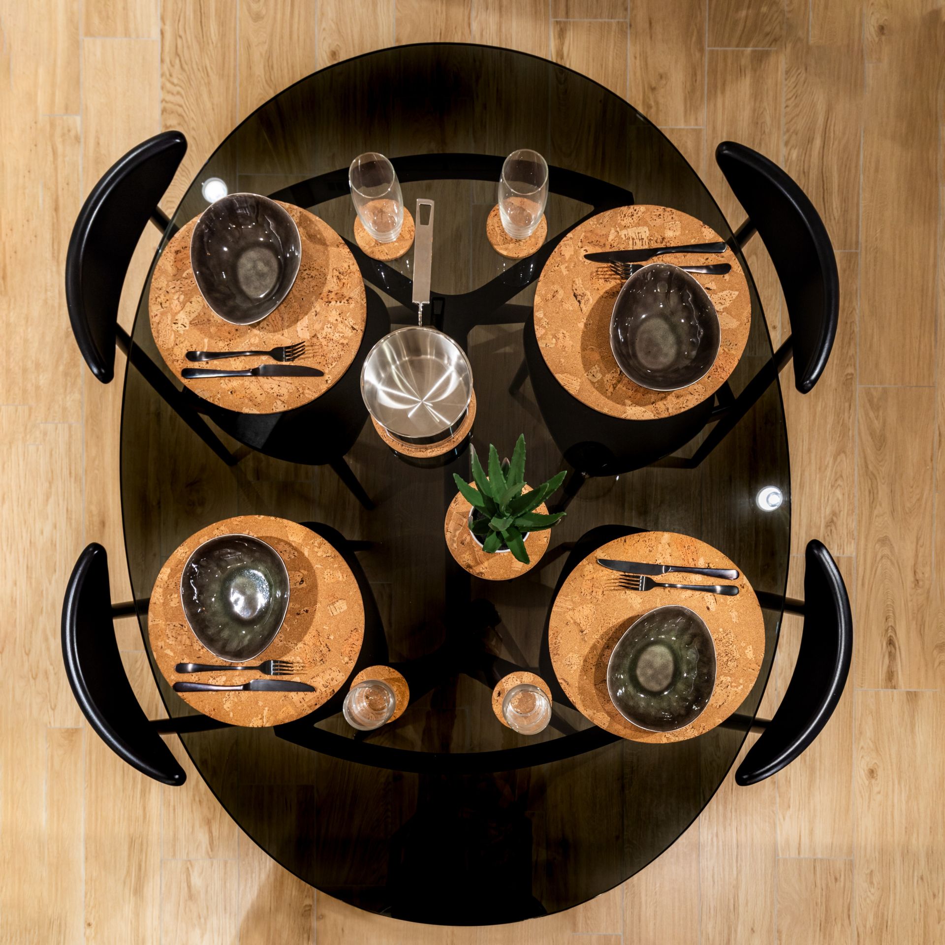 How do I choose the right placemat shape for my table? Tiseco